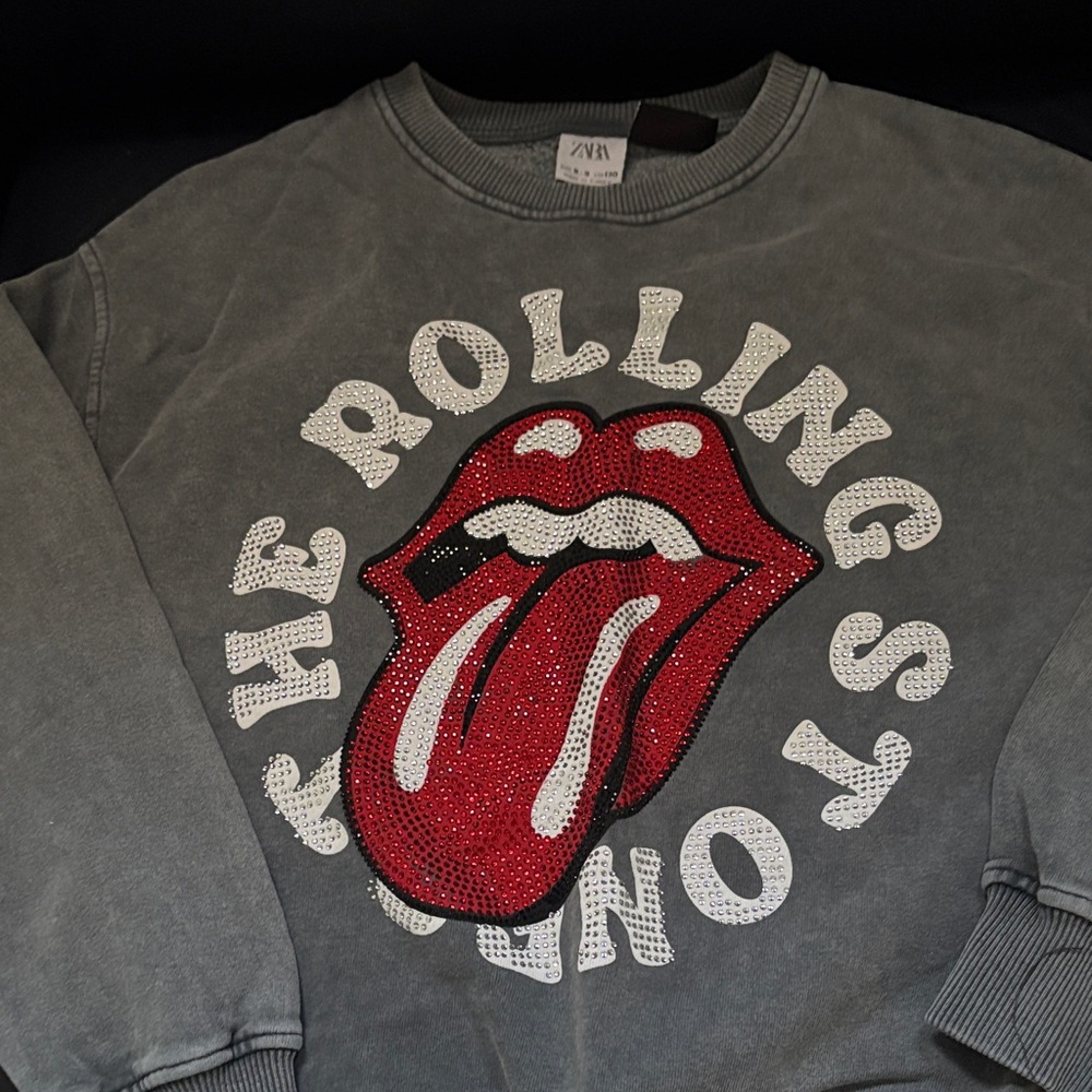 Zara Gray Sweatshirt with Red Graphic